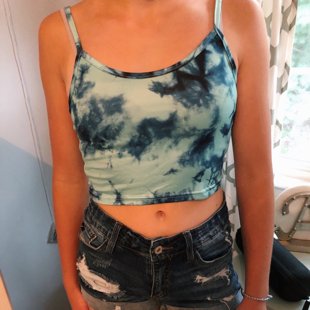 Tie dye cropped tank top.
